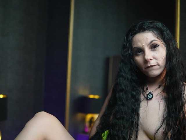 GiaEasyIce's BongaCams show and profile