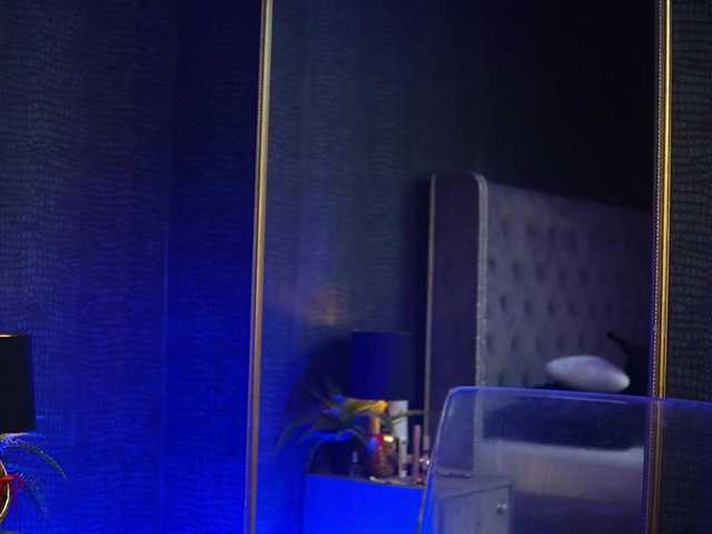 GiaEasyIce's BongaCams show and profile