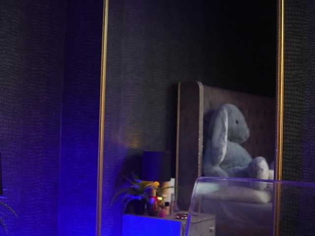 GiaEasyIce's BongaCams show and profile