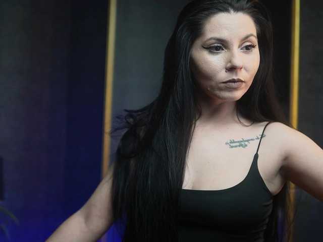 GiaEasyIce's BongaCams show and profile