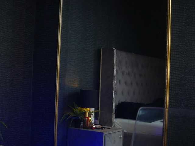 GiaEasyIce's BongaCams show and profile