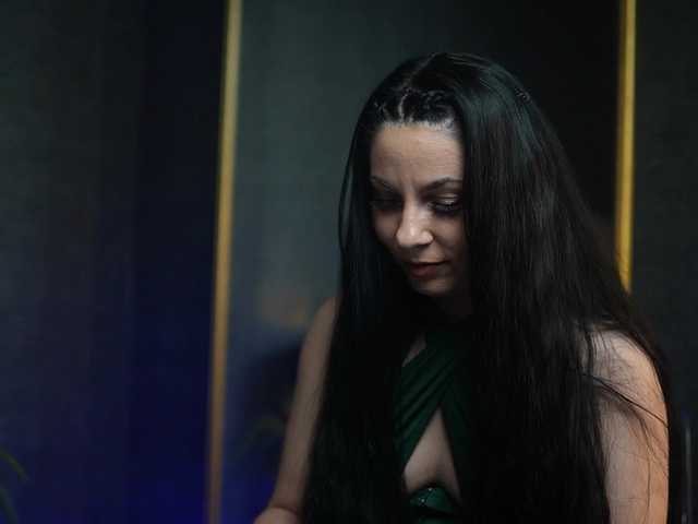 GiaEasyIce's BongaCams show and profile