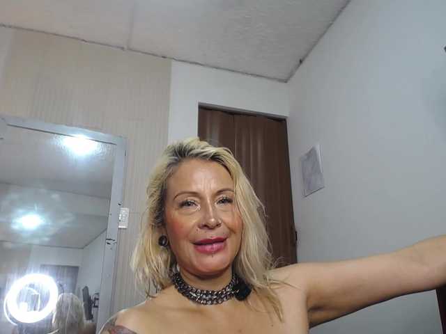 melo-debora1's BongaCams show and profile