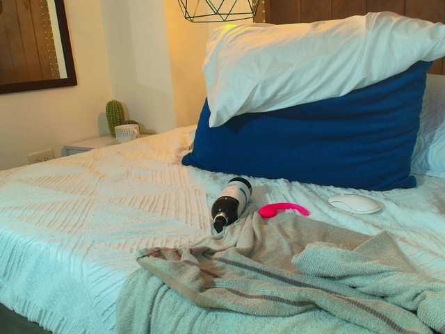 AriaDelune's BongaCams show and profile