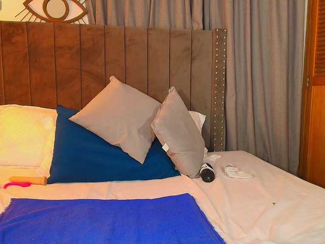 AriaDelune's BongaCams show and profile