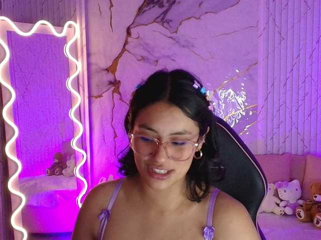 PEACHY-TAY's BongaCams show and profile