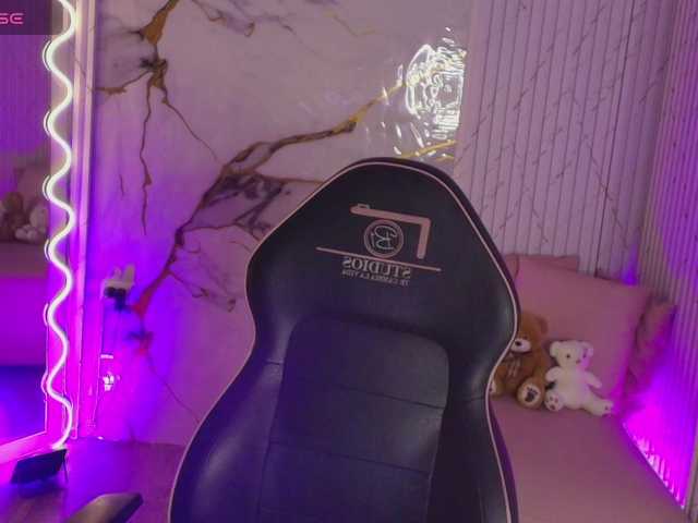 PEACHY-TAY live cam profile