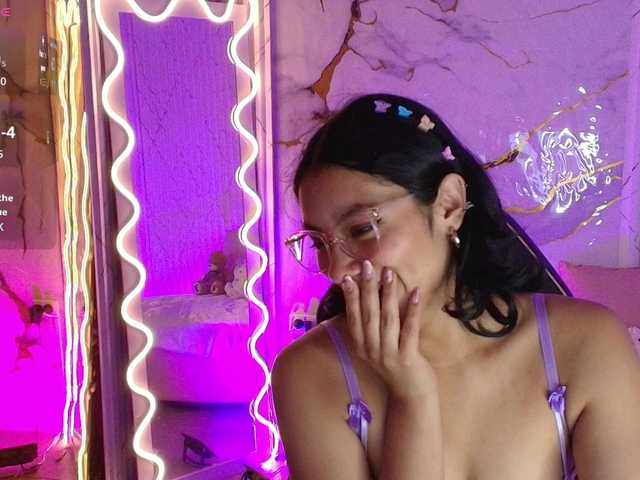 PEACHY-TAY's BongaCams show and profile