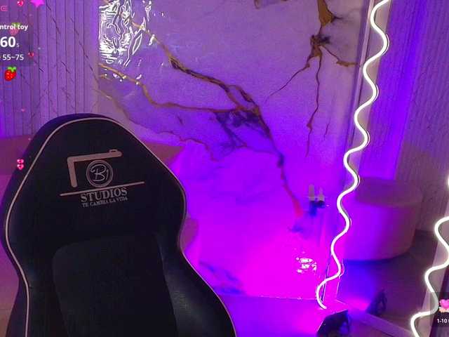 PEACHY-TAY's BongaCams show and profile