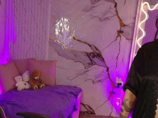 PEACHY-TAY live cam profile