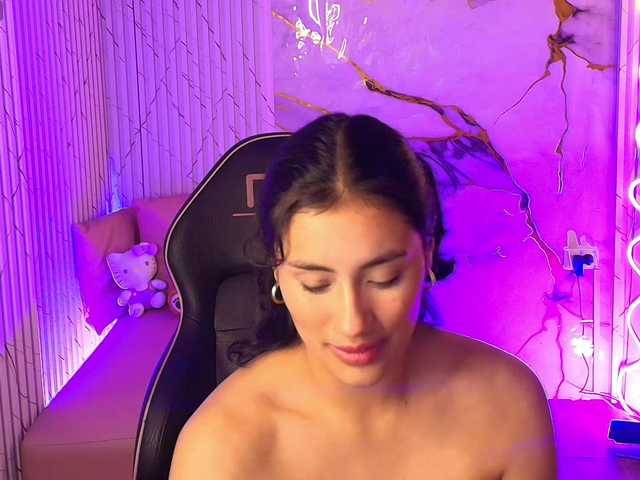 PEACHY-TAY's BongaCams show and profile