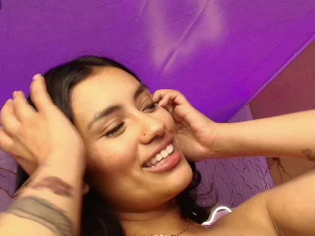 PEACHY-TAY live cam profile