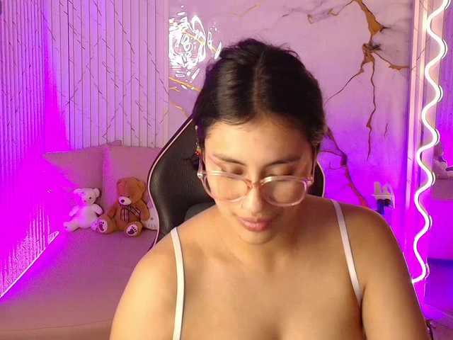 PEACHY-TAY's BongaCams show and profile