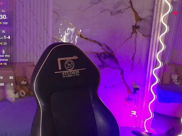 PEACHY-TAY's BongaCams show and profile