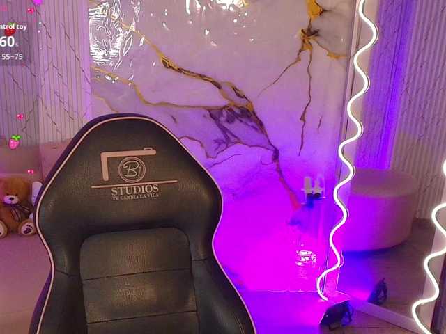 PEACHY-TAY's BongaCams show and profile