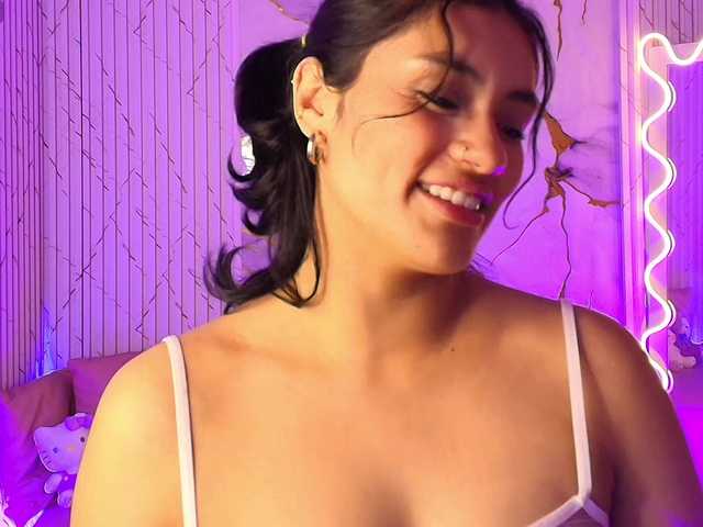 PEACHY-TAY's BongaCams show and profile