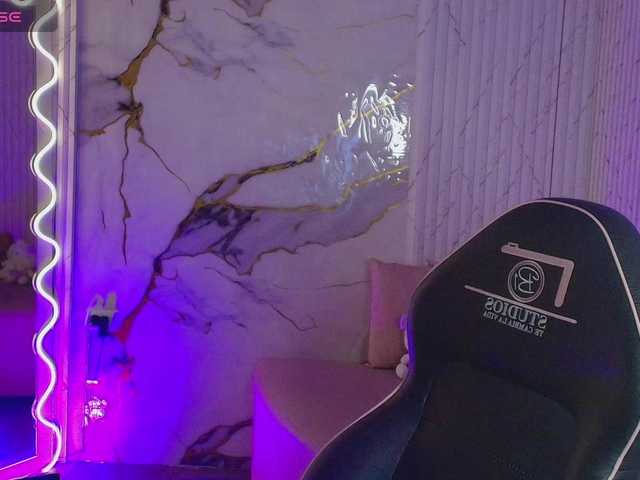 PEACHY-TAY's BongaCams show and profile