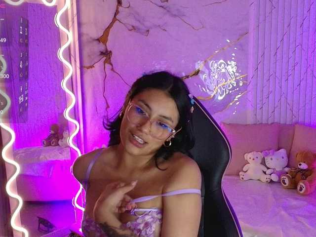 PEACHY-TAY's BongaCams show and profile