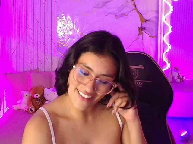 PEACHY-TAY's BongaCams show and profile