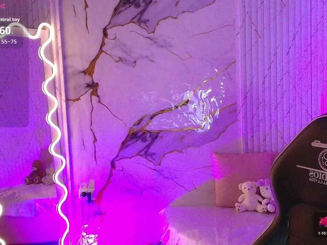 PEACHY-TAY's BongaCams show and profile