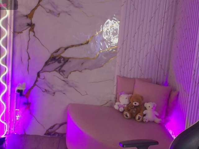 PEACHY-TAY's BongaCams show and profile