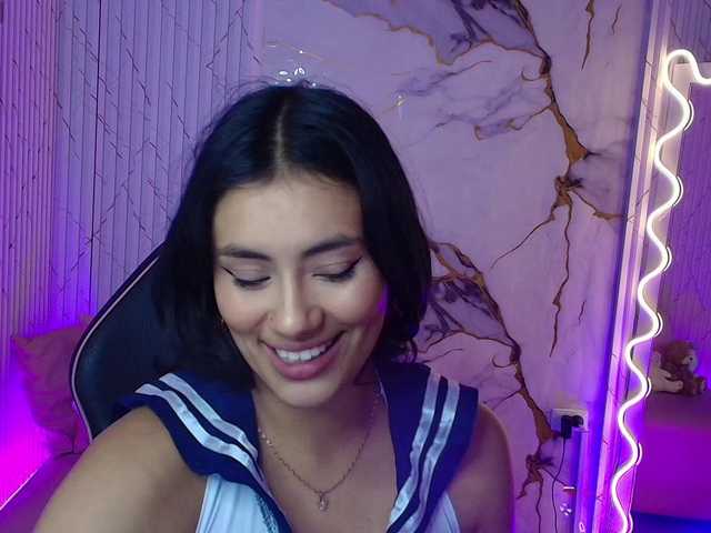 le modèle PEACHY-TAY est en webcam porno dans un show sur le site bongacams, il possède les tags suivants: Latino/Hispanic,Brunette,Trimmed