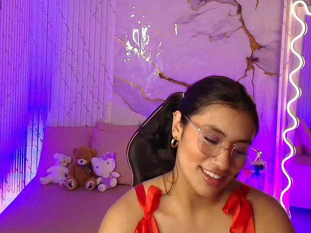 PEACHY-TAY's BongaCams show and profile