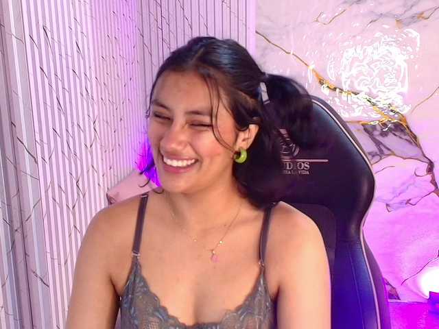 PEACHY-TAY's BongaCams show and profile