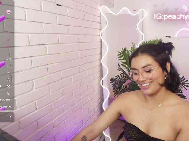 PEACHY-TAY webcam