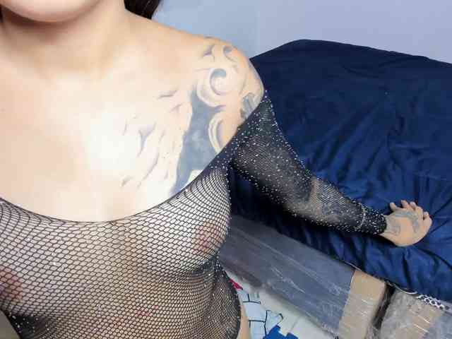 skinnysharonx1 Live Webcam on BongaCams