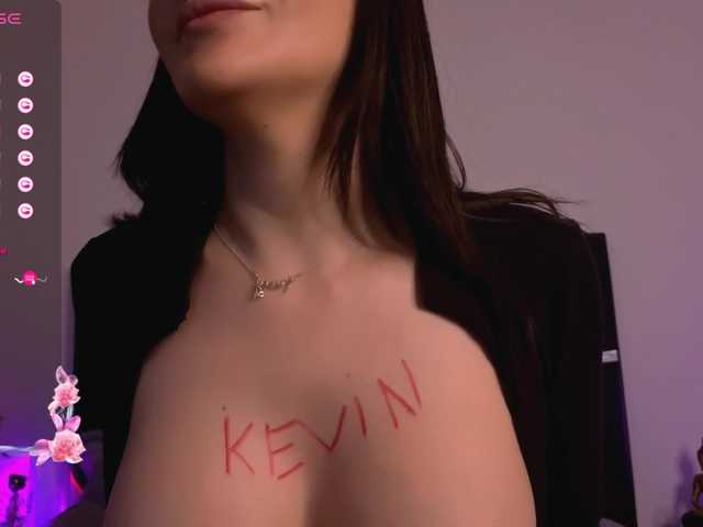 le modèle KimLuv est en webcam porno dans un show sur le site bongacams, il possède les tags suivants: White/Caucasian,Brunette,Trimmed