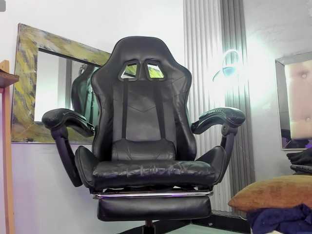 Evaa-white's BongaCams show and profile