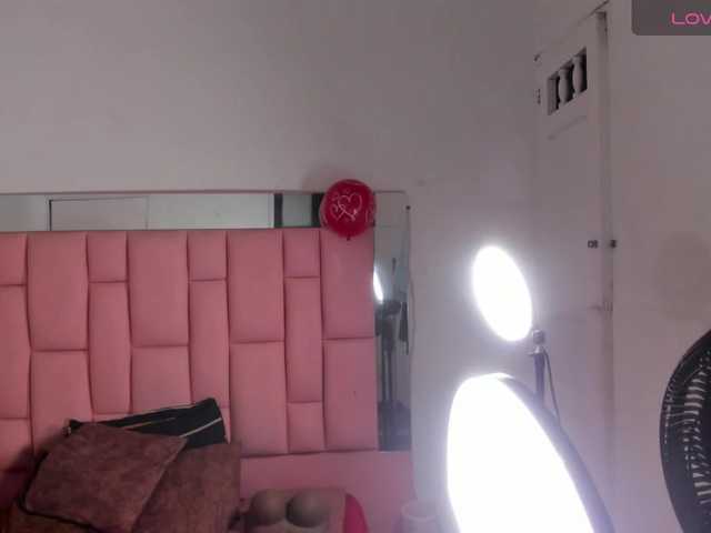 Evaa-white's BongaCams show and profile