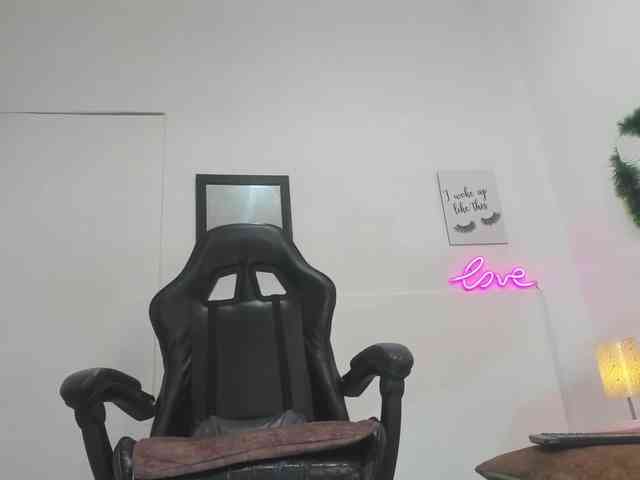 Evaa-white Evaa-white