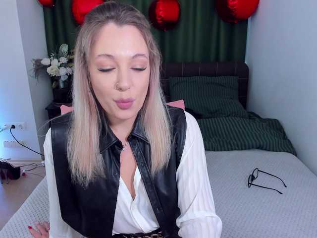 LaurenMorry's BongaCams show and profile