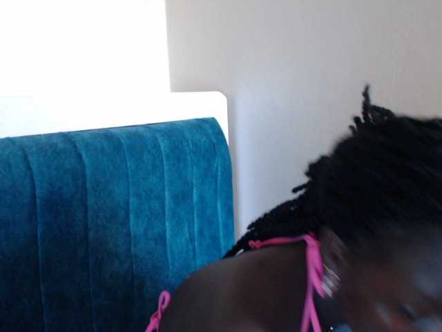 PetiteKira from BongaCams