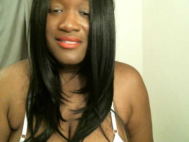 Bigtitscassie's BongaCams show and profile