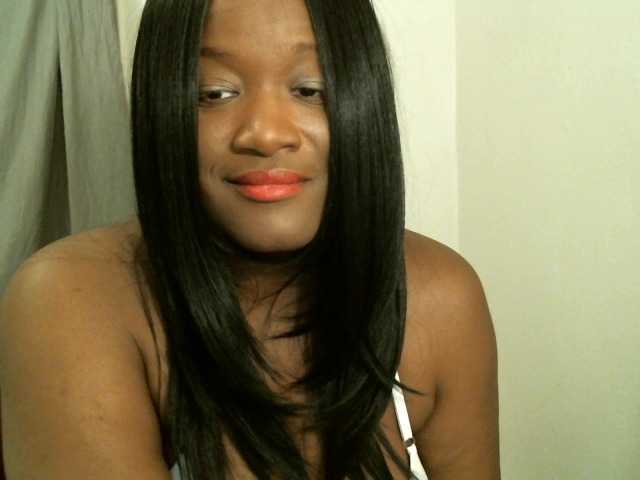 Bigtitscassie's BongaCams show and profile