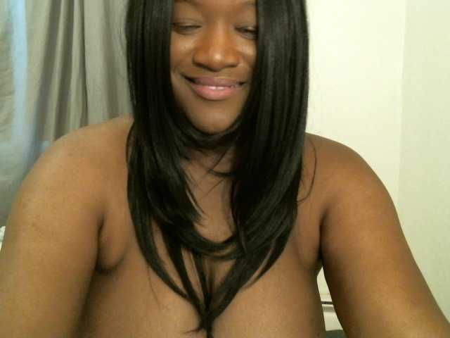 Bigtitscassie's BongaCams show and profile