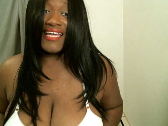 Bigtitscassie's BongaCams show and profile