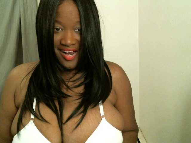 Bigtitscassie's BongaCams show and profile