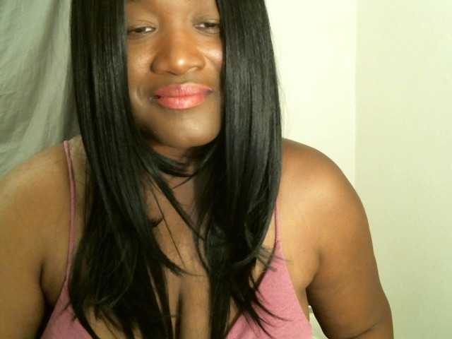 Bigtitscassie's BongaCams show and profile