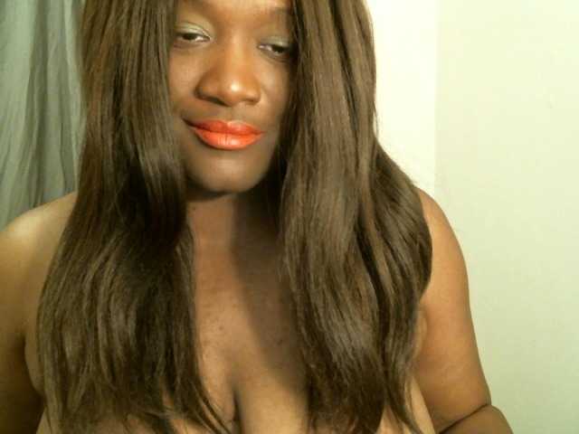 Bigtitscassie's BongaCams show and profile