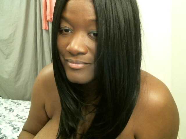 Bigtitscassie's BongaCams show and profile