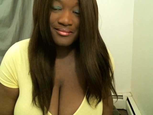 Bigtitscassie's BongaCams show and profile