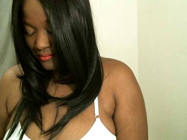 Bigtitscassie's BongaCams show and profile