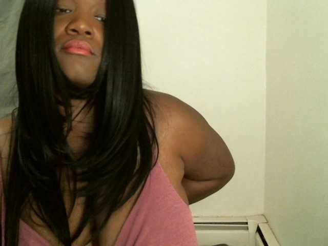 Bigtitscassie's BongaCams show and profile