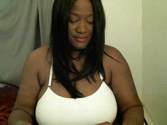 Bigtitscassie's BongaCams show and profile