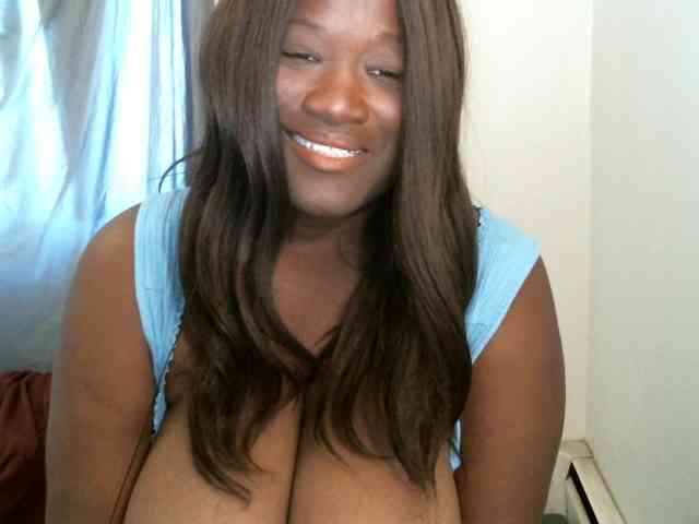 Bigtitscassie Live Webcam on BongaCams