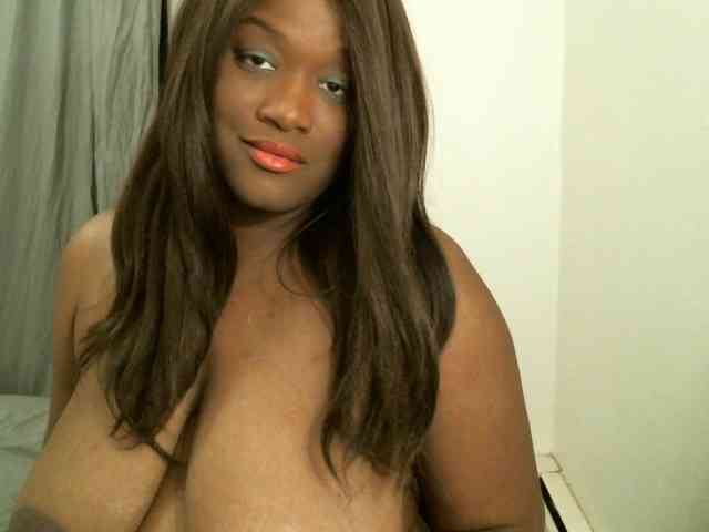 Bigtitscassie Live Webcam on BongaCams